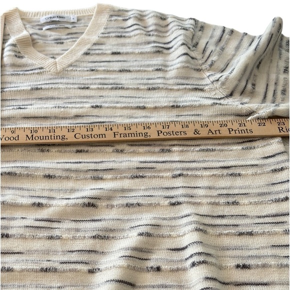 Calvin Klein V-Neck Sweater X-Large Extra Fine Merino Wool Abstract 3D Pullover - Picture 7 of 10